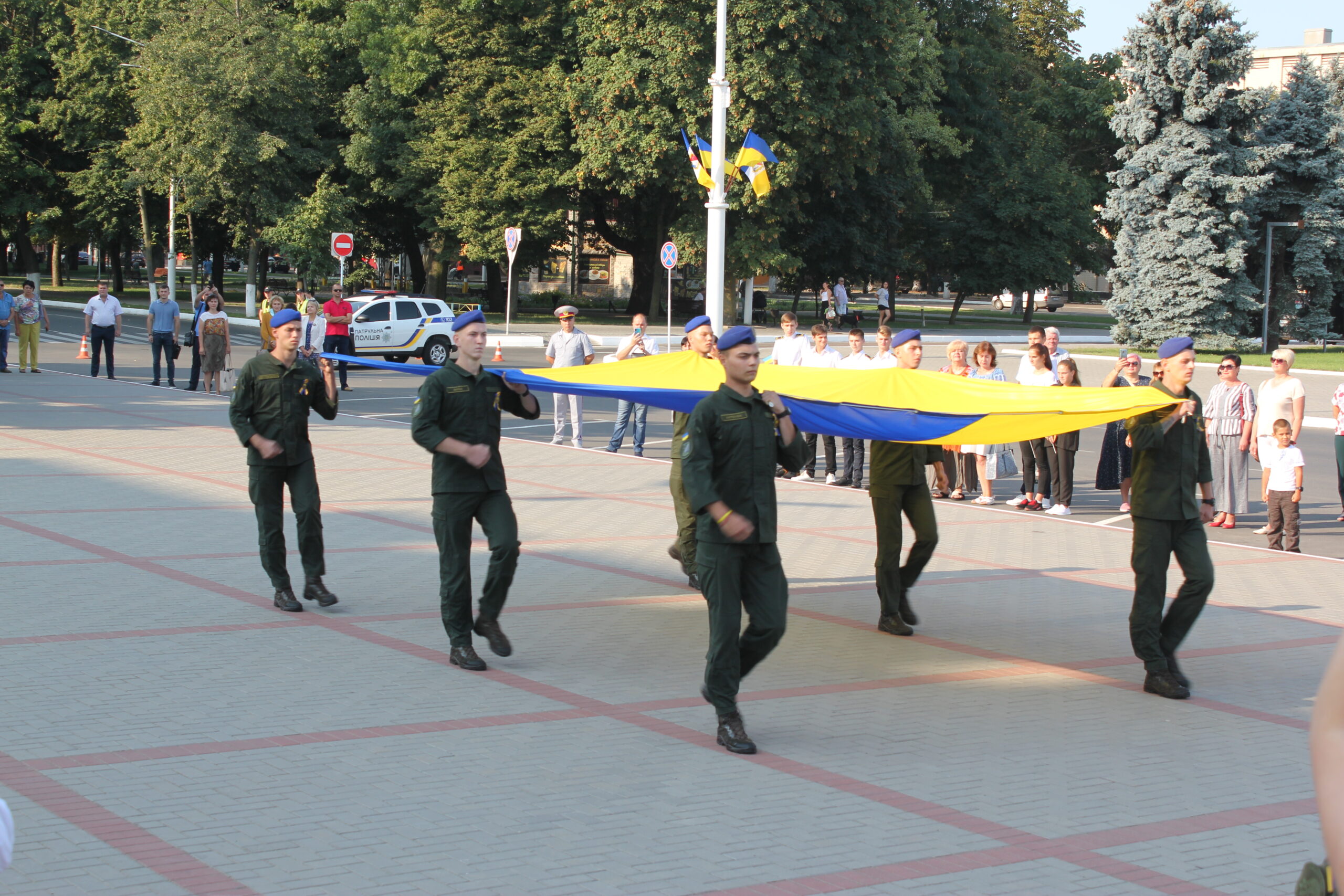 В Измаиле прошло торжественное поднятие флага Украины (фоторепортаж)