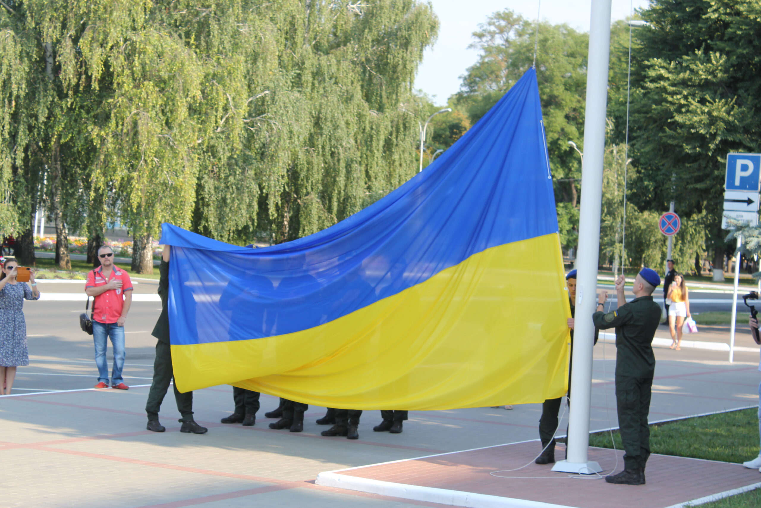 В Измаиле прошло торжественное поднятие флага Украины (фоторепортаж)