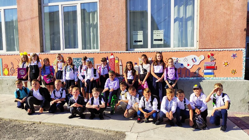 В школах Белгорода-Днестровского прозвенел первый звонок: торжественные линейки прошли только для учеников выпускных классов