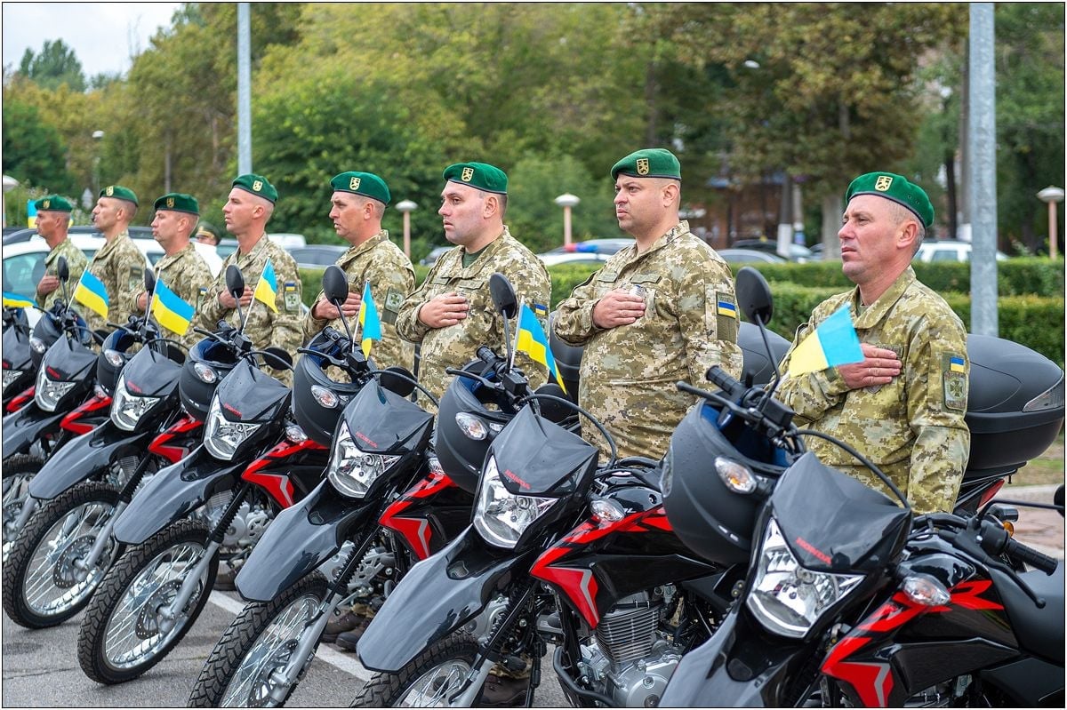Пограничники измаильского и белгород-днестровского отрядов получили новые мотоциклы и кроссовер