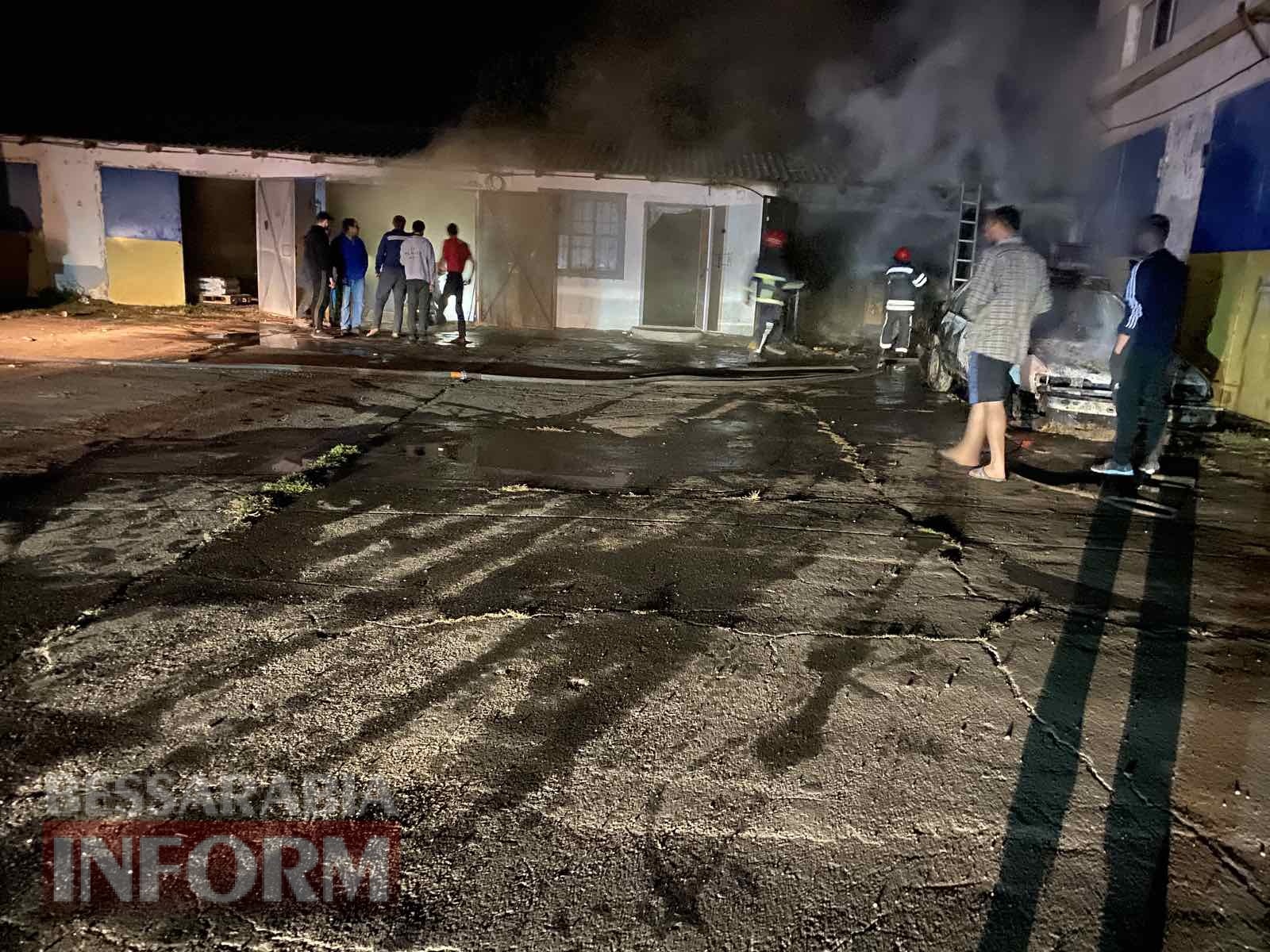 В Измаиле горело СТО: огонь уничтожил один из автомобилей