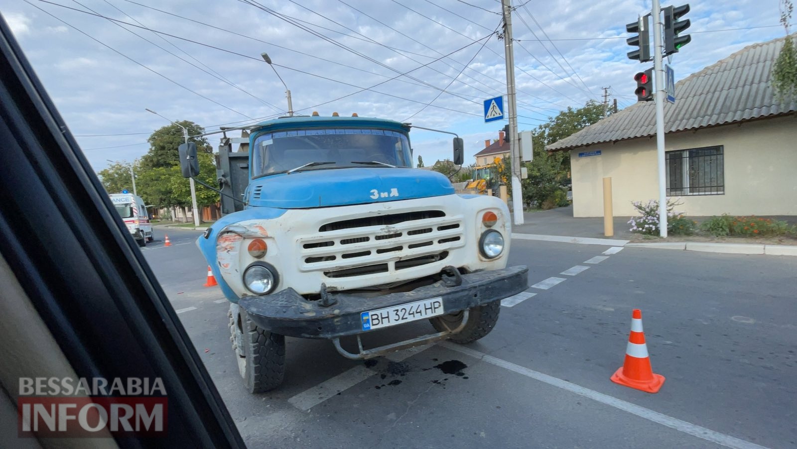 В Измаиле столкнулись ЗИЛ и автомобиль скорой помощи