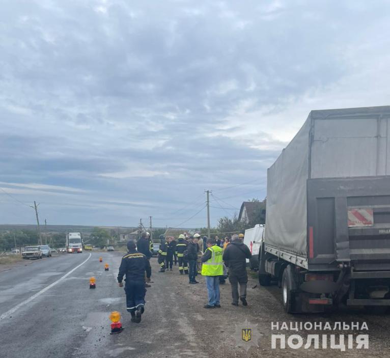 В Одесской области микроавтобус столкнулся с фурой: пострадали пять человек, среди которых маленький ребенок