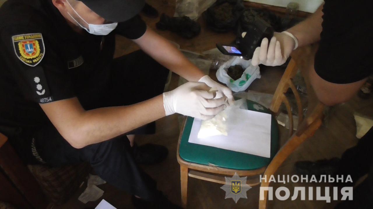 Кокаин, амфетамин, грибами, «LSD» и «MDMA»: у 20-летнего жителя Болградского района изъяли более пяти килограммов наркотиков