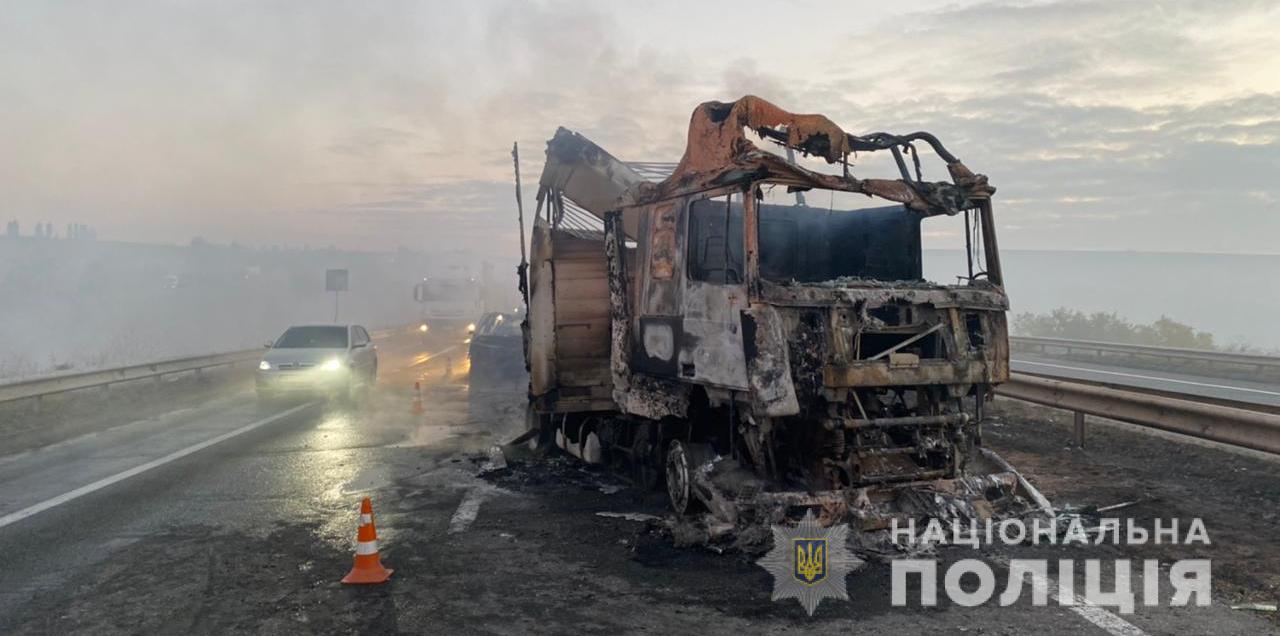 В Одесской области на трассе Киев-Одесса столкнулись 5 машин — погибли три человека, около 10, среди которых подростки, — пострадали (обновлено)