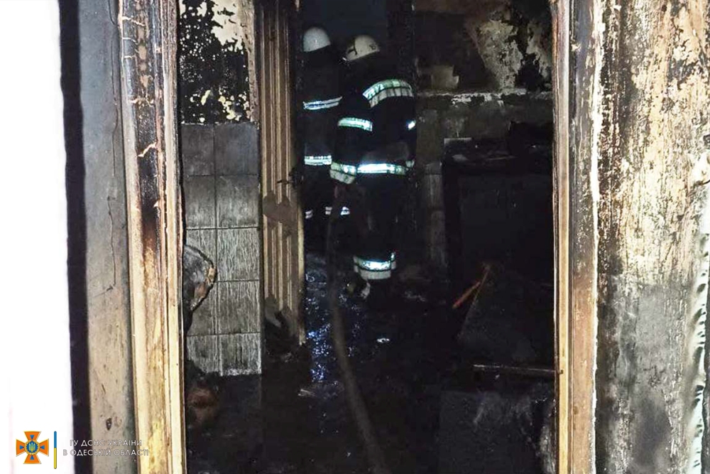 В Белгород-Днестровском районе спасатели тушили пожар в жилом доме