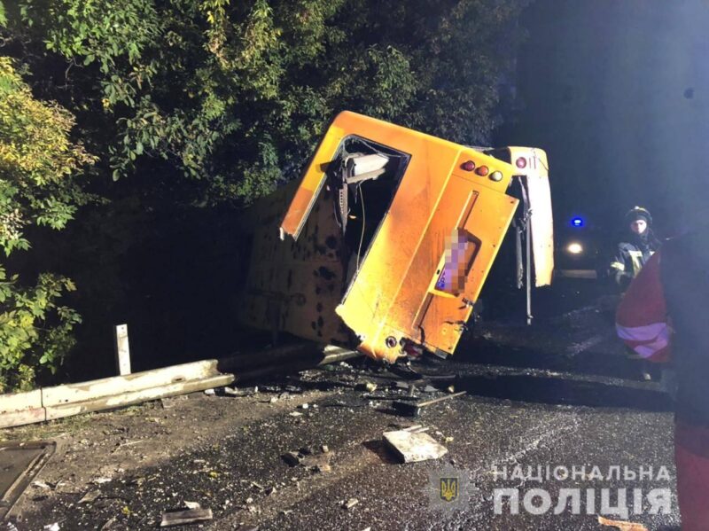 На трассе Одесса-Киев грузовик въехал в пассажирскую маршрутку - есть жертвы