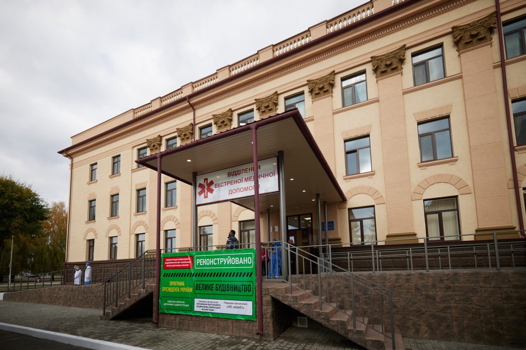 Зеленский осмотрел новый дворец спорта в Измаиле и побывал в отремонтированном приемном отделении городской больницы