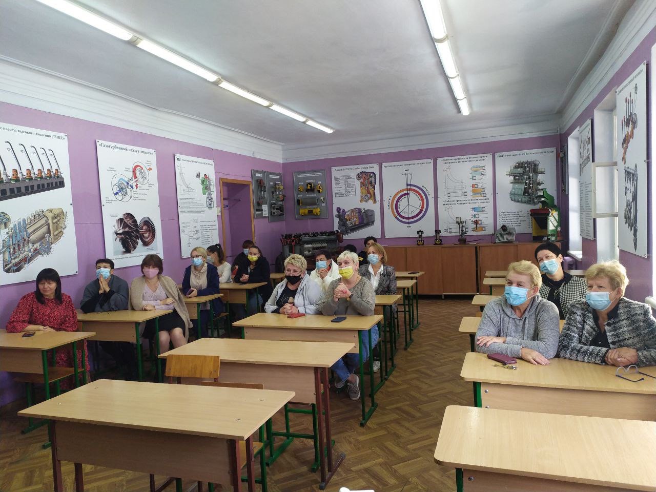 В Килийской ОТГ более 700 учителей получили сладкие подарки от Александра Дубового