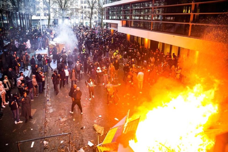 Десятки тысяч людей вышли на улицы: как Европа протестует против антиковидных мер
