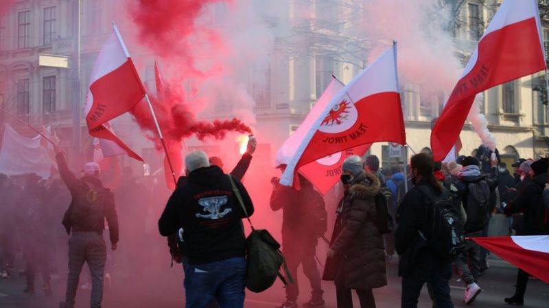 Десятки тысяч людей вышли на улицы: как Европа протестует против антиковидных мер