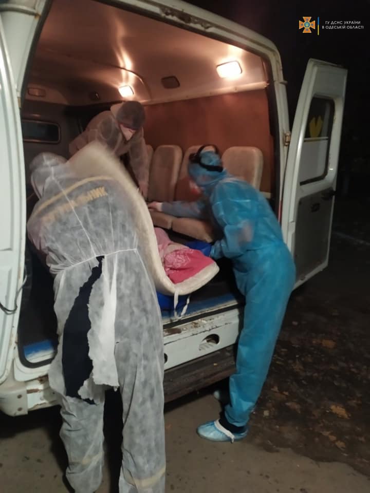 В Измаиле и Беляевке спасатели помогли госпитализировать пациентов с лишним весом.
