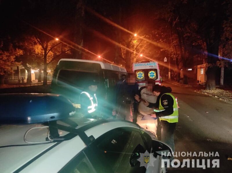 В Одессе машина сбила двух пешеходов на "зебре" - 15-летняя девушка погибла, водитель сбежал