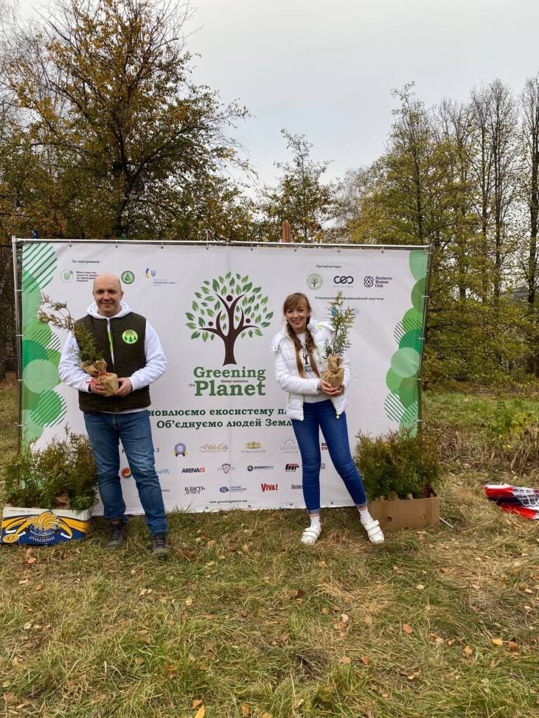 Миллионы людей - миллионы деревьев: в Украине установили мировой рекорд по высадке деревьев за сутки