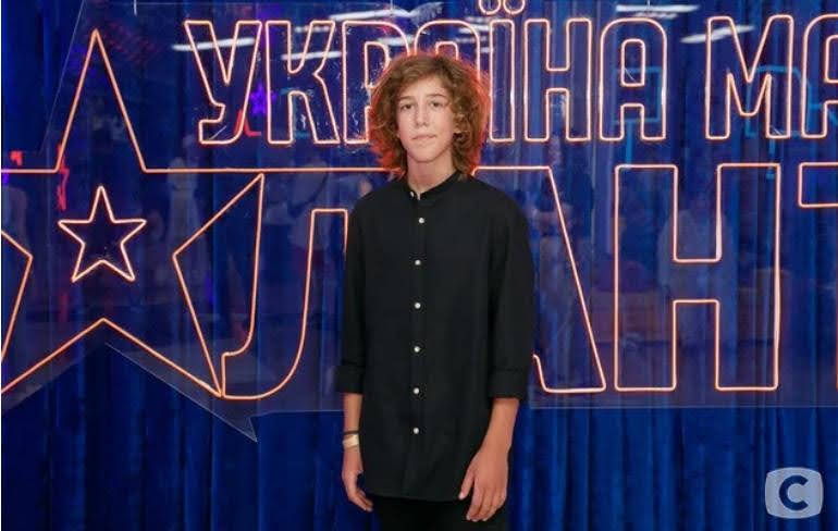 Застенчивый мальчик из Одессы вышел в финал ток-шоу “Україна має талант”