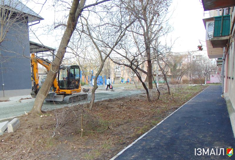 В Измаиле на Гагарина рядом с ж/д вокзалом основательно ремонтируют тротуары