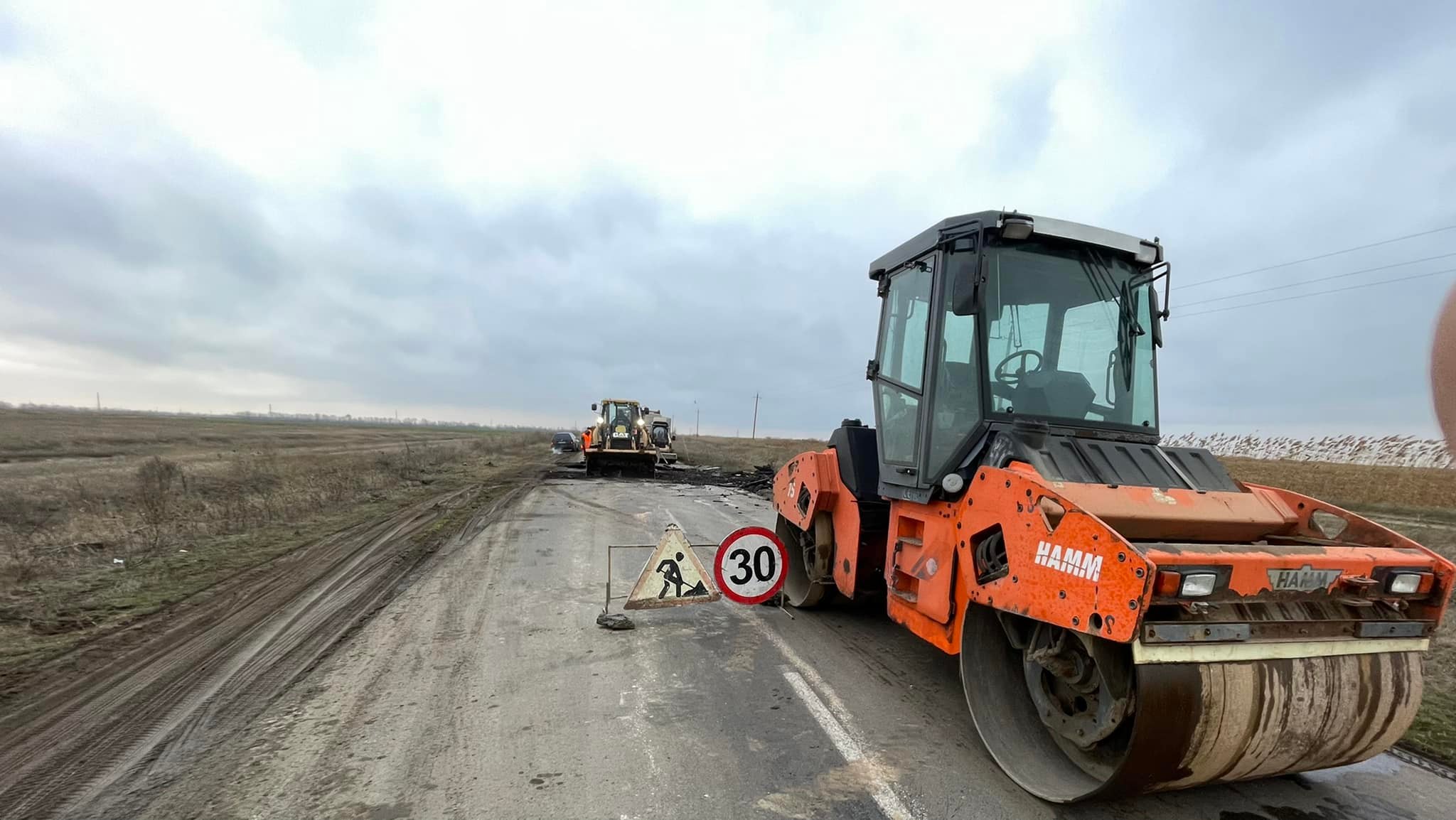 Образовавшуюся по вине подрядчика яму на дороге Килия-Шевченково ремонтируют по гарантии