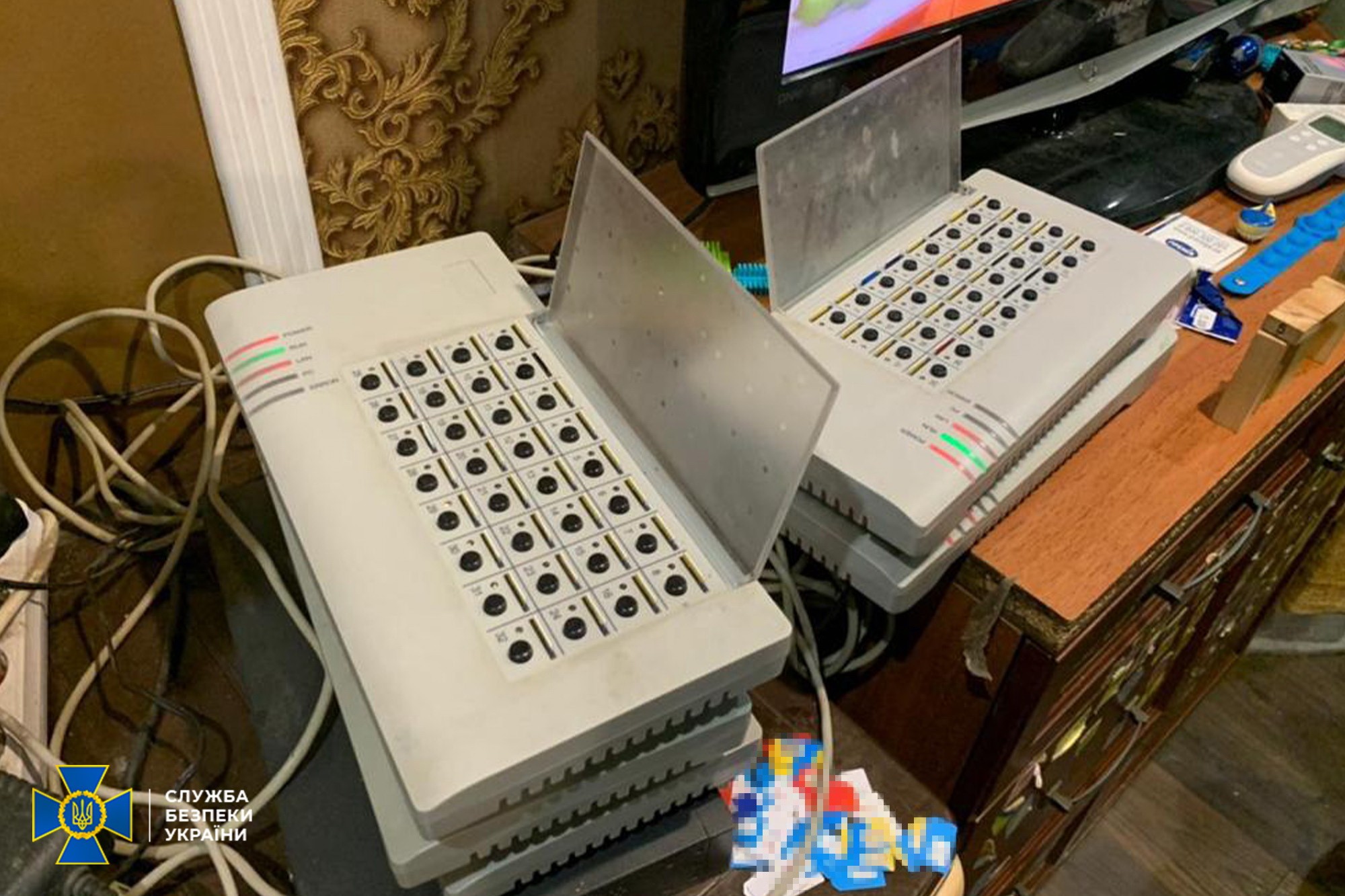 «Обошли» защиту мобильных операторов и выдавали международные звонки за местные: СБУ разоблачила в Одессе кибермошенников