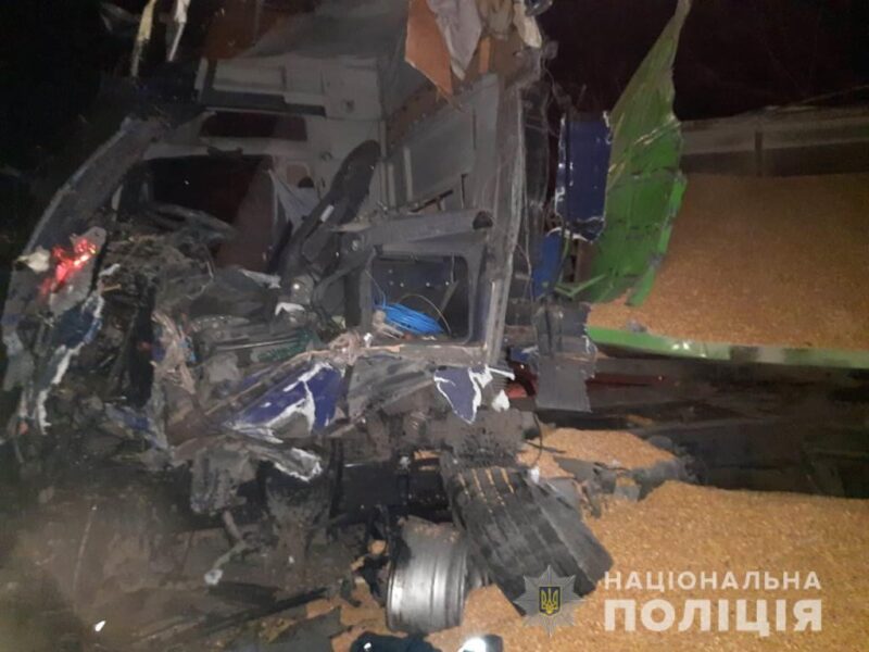 В Одесской области столкнулись три грузовика - погибло двое водителей