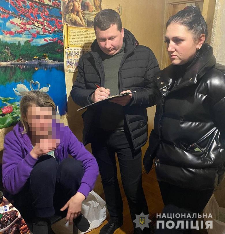 В Киеве пьяная горе-мать изрезала четырехлетнего сына ножом