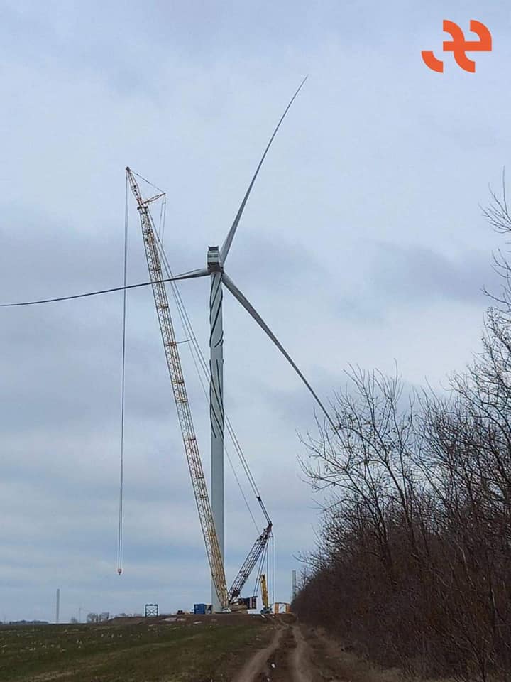 В Белгород-Днестровском районе установили ​​первую турбину второй очереди Днестровской ВЭС