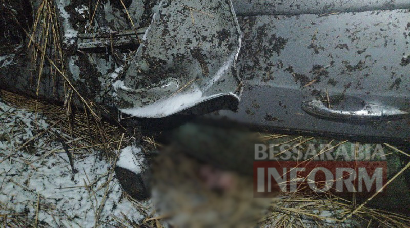 На трассе Вилково-Приморское машина слетела с дороги в плавни - погибла 27-летняя девушка