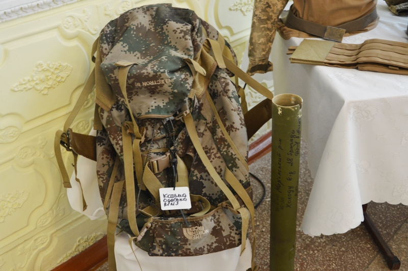 Выставка с запахом войны: в Килии представили необычные экспонаты - фото с фронта и форму погибшего морпеха