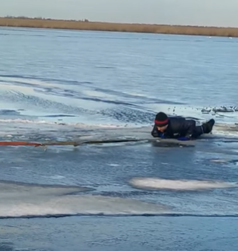 В Измаильском районе на озере Дервент рыбак провалился под лёд