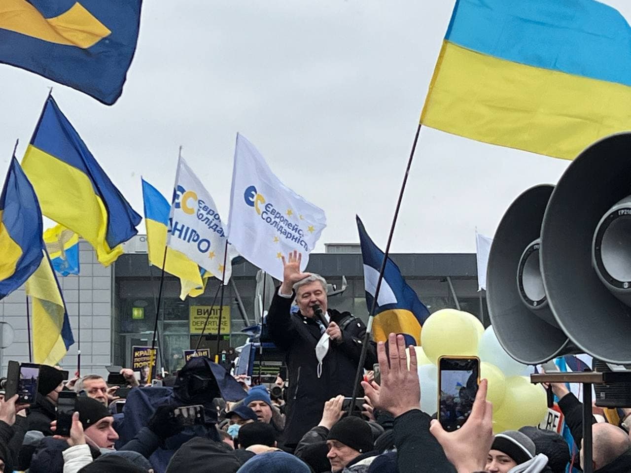 Онлайн-трансляция возвращения Порошенко в Украину и избрания ему меры пресечения (обновляется)