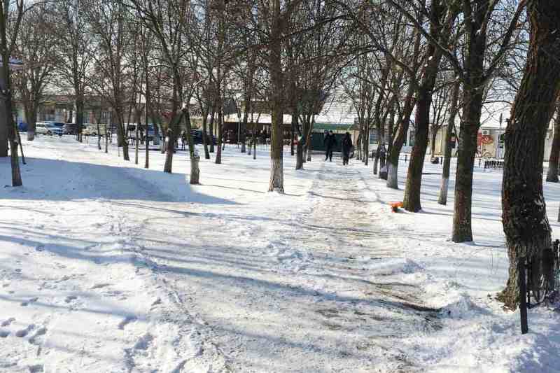 В Килии реконструируют сквер в оживленном месте, а также тротуар вдоль него
