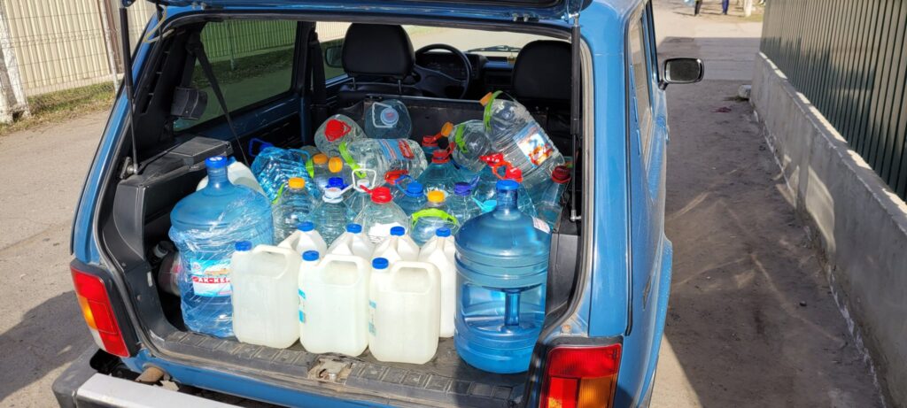 В Аккермане в места укрытия будут привозить запасы питьевой воды: горожан просят приносить пустые ёмкости к зданию мэрии
