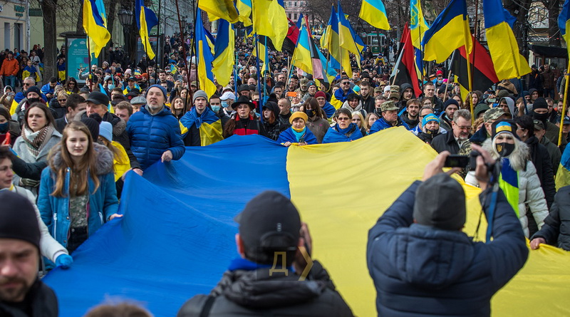 В Одессе тысячи человек вышли на марш Единства Украины