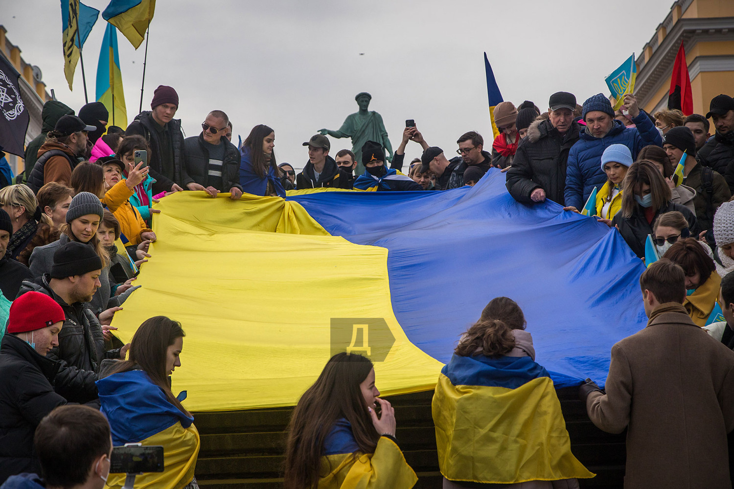 В Одессе тысячи человек вышли на марш Единства Украины