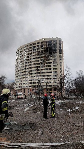 Оккупанты нанесли ракетный удар по жилому массиву в центре Чернигова