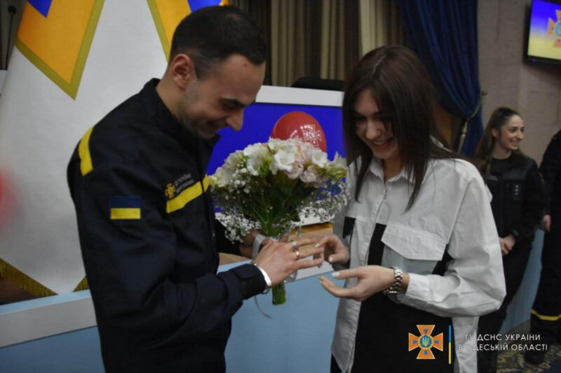 Свадьба в условиях военного положения: начальник ГУ ГСЧС в Одесской области провел свадебную церемонию