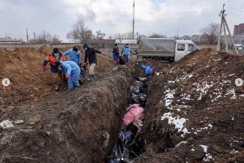 Ужасные новости из Мариуполя: за 2 недели войны погибли более 1100 человек. Людей хоронят в братских могилах