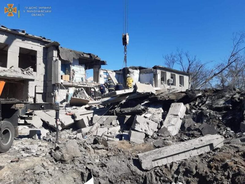 Результаты авиаудара по школе в Николаевской области: семь человек погибло, школы больше нет