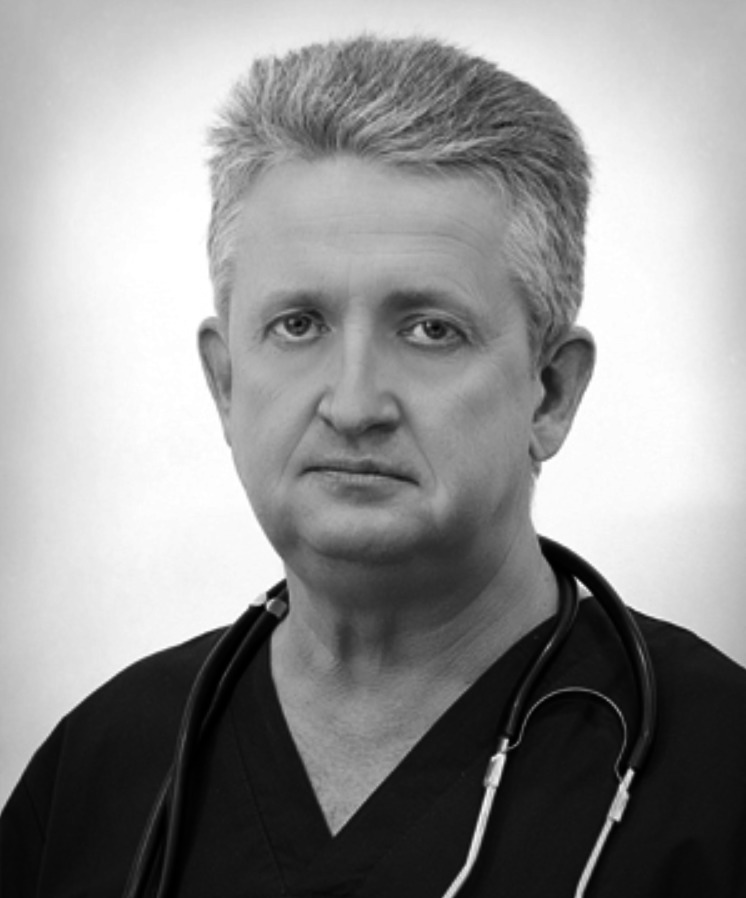 С начала войны в Украине убиты 6 медиков - некоторых похоронили прямо во дворе больницы