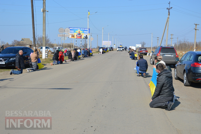 Килийская громада, приклонив колено, встретила погибшего Защитника Украины Валерия Иванова (фото)