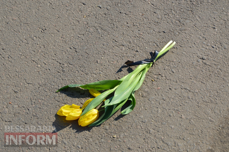 Килийская громада, приклонив колено, встретила погибшего Защитника Украины Валерия Иванова (фото)