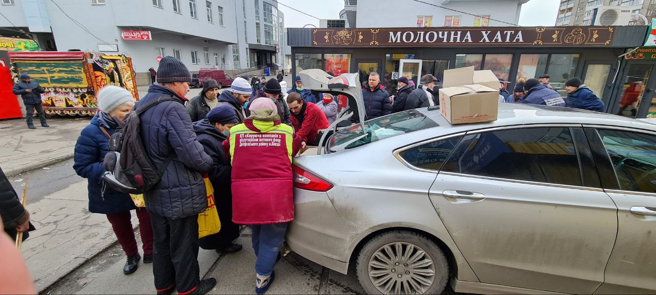 Александр Дубовой начал массово призывать волонтеров в свои ряды организовывать помощь населению