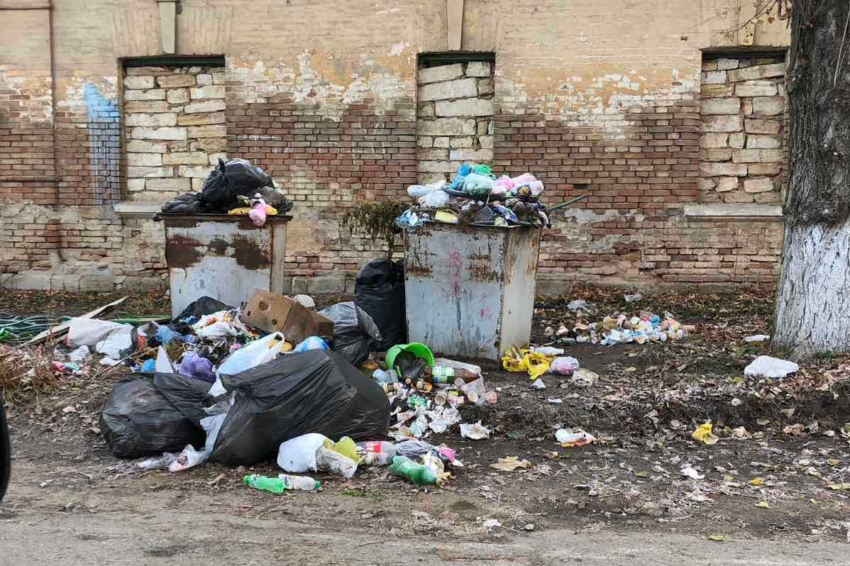 НЕТ - свалкам в центре города: в Килии демонтировали общественные мусорные контейнеры