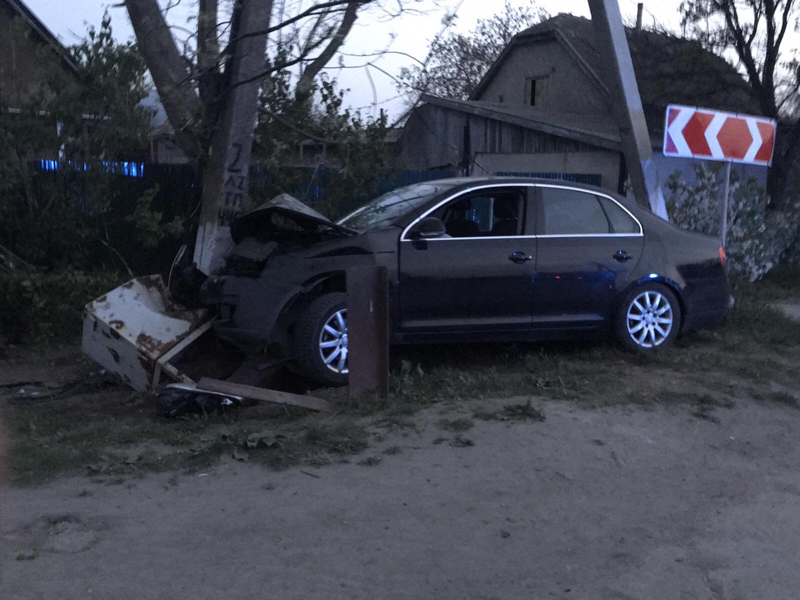 Четверо пострадавших: водитель на Volkswagen влетел в тупик на одной из улиц Килии (фото)