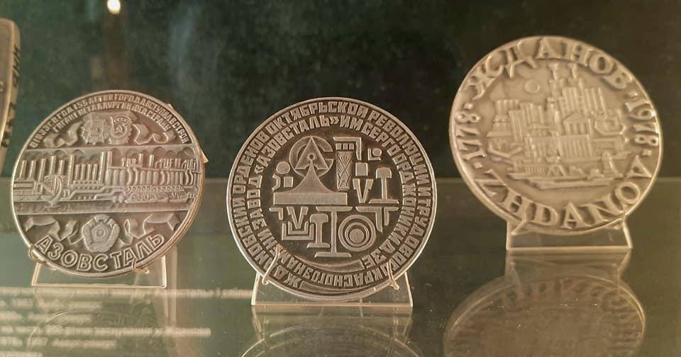 Оккупанты вывезли из музея медальерного искусства Мариуполя уникальную коллекцию
