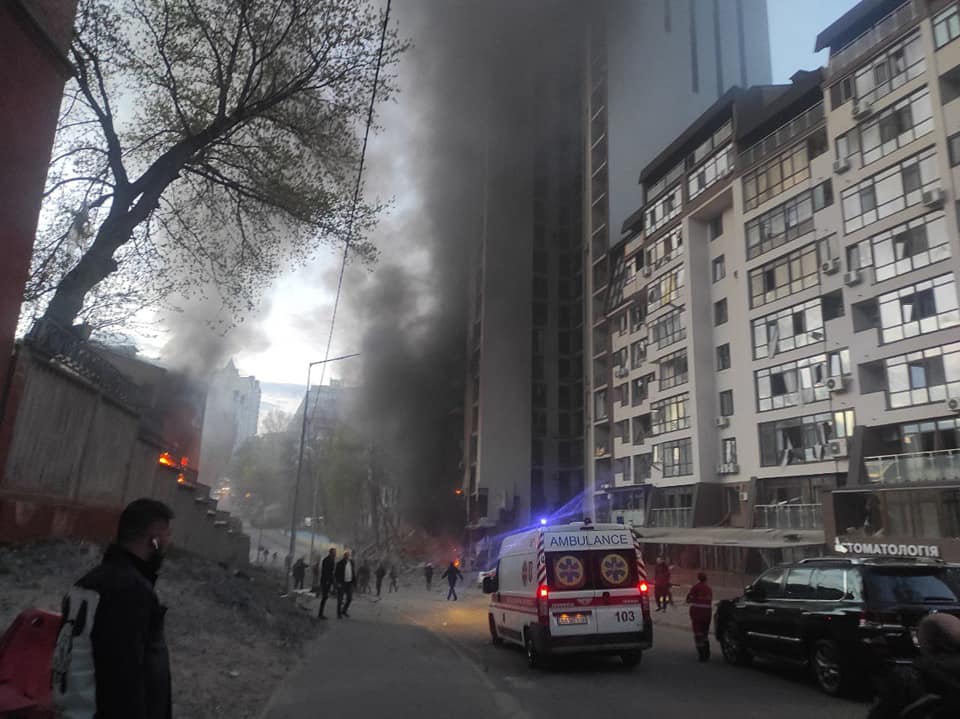 Ракетный обстрел Киева: пострадали 10 человек, четверо госпитализированы