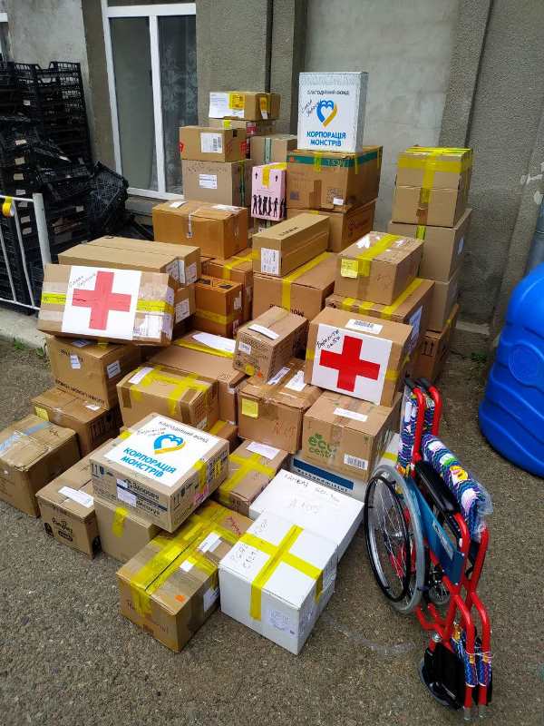 Одесские волонтеры из "Корпорации монстров" передали воинским частям, госпиталям и гражданским помощи на 1 млн евро