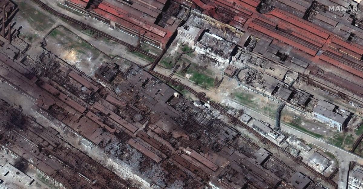 Как выглядит "Азовсталь": компания Maxar показала новые спутниковые снимки Мариуполя (фото)