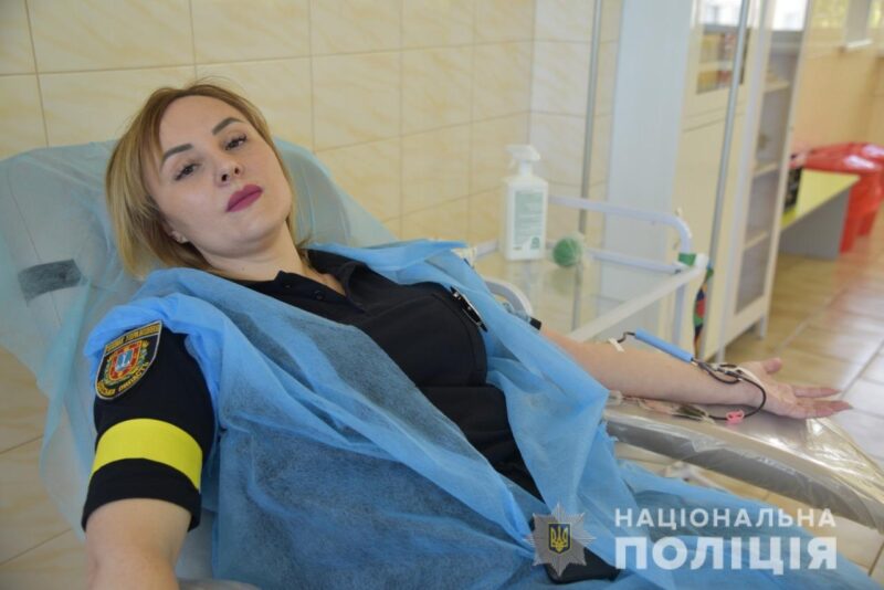 Полицейские Одесской области сдали кровь для деток, пострадавших в результате агрессии рф