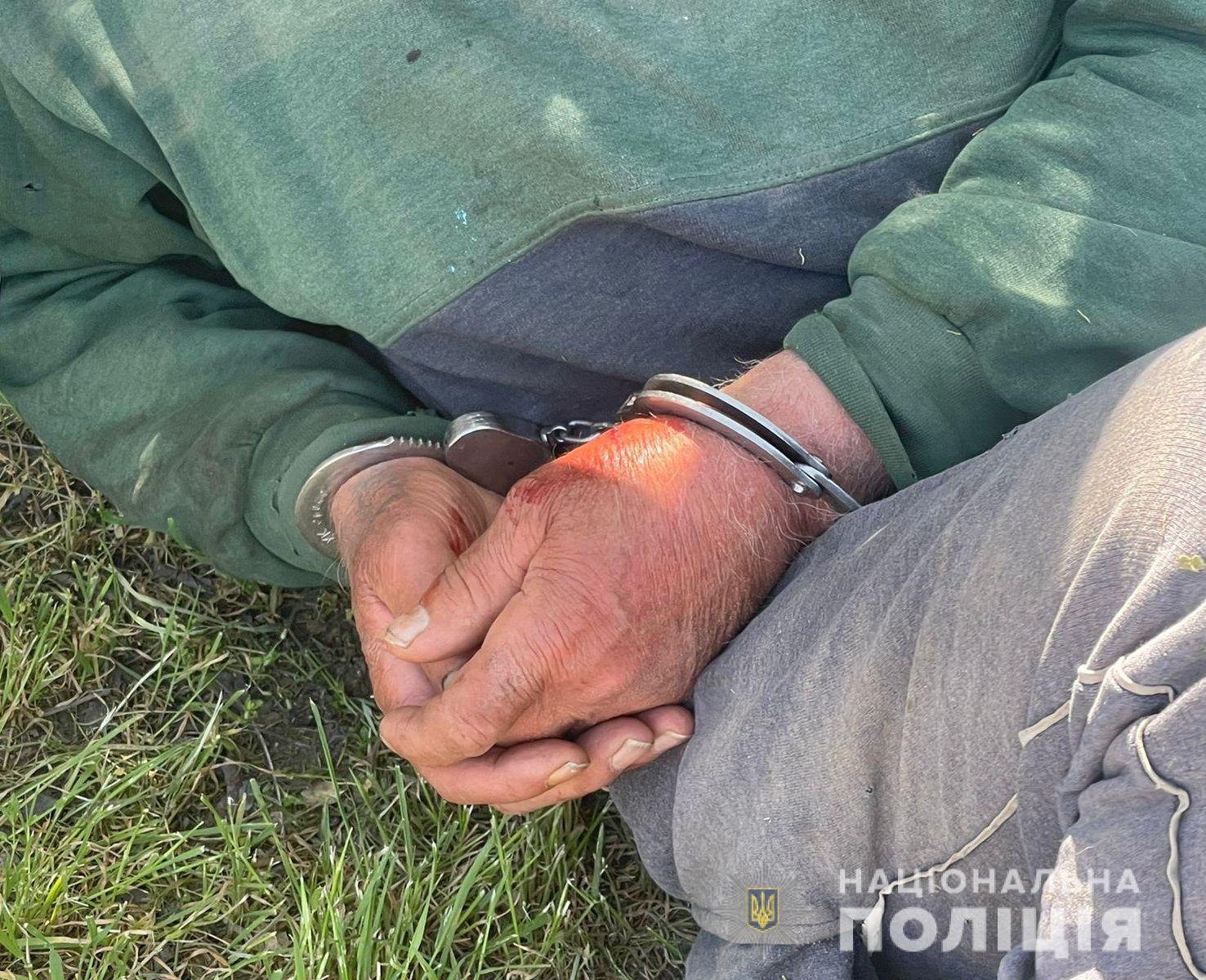 В Одесской области пенсионер тяжело ранил правоохранителя выстрелом из ружья. В ходе задержания погибла супруга стрелка