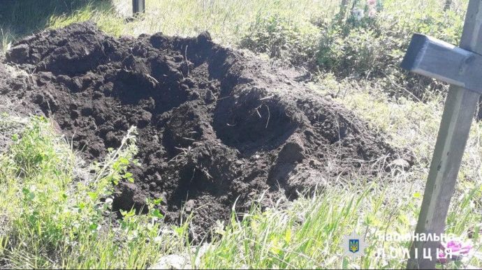 Найдено 6 трупов в форменной одежде ВС РФ: в Харьковской области эксгумировали тела военных